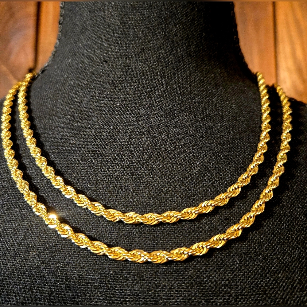 Gold Rope Chain Necklace with Twisted Design